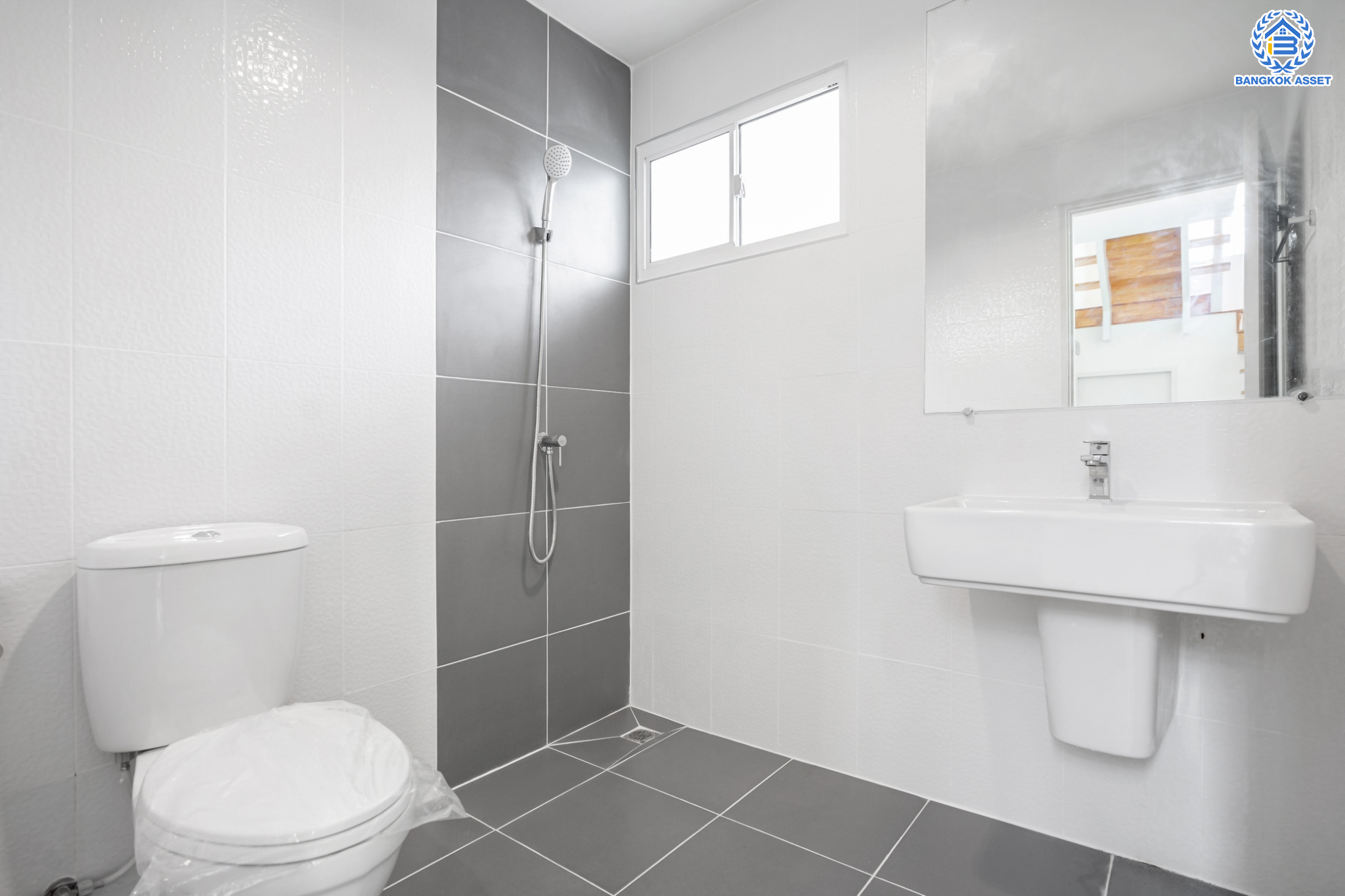 บ้านมือสองตกแต่งใหม่ ม.ภัสสร26 ราชพฤกษ์-ติวานนท์ หลังมุม เนื้อที่ 58.1 ตร.ว. ฟังก์ชัน 3 ห้องนอน 2 ห้องน้ำ จอดรถได้ 2 คัน บรรยากาศเงียบสงบเป็นส่วนตัว สิ่งอำนวยความสะดวกมากมาย! บนทำเลศักยภาพ หน้าโครงการติดถนนใหญ่ เชื่อมต่อถนนราชพฤกษ์ ใกล้จุดขึ้นทางด่วน "ศรีสมาน"...